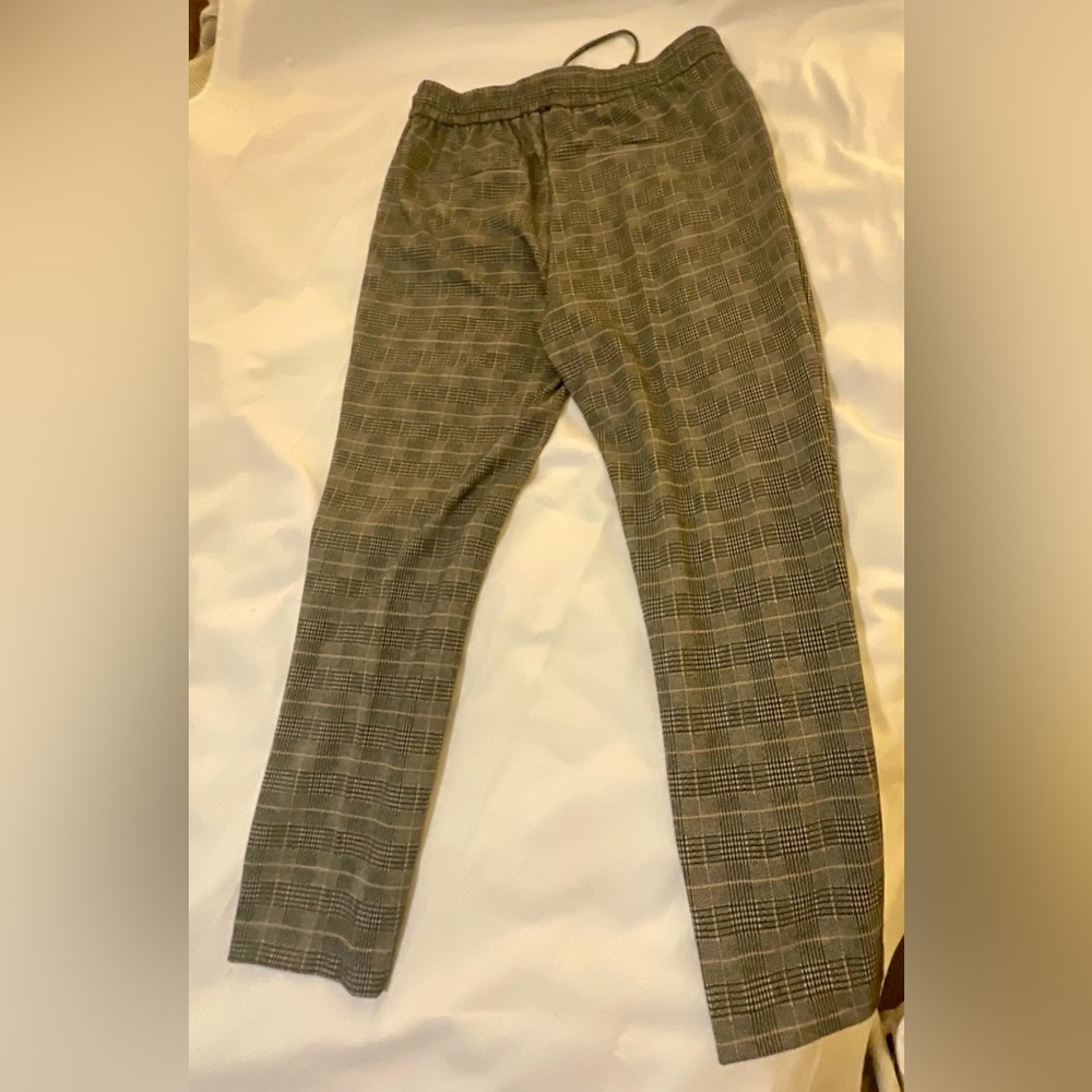 10$ or 2/15$
Classic Checkered Trousers - Black - Picture 2 of 7